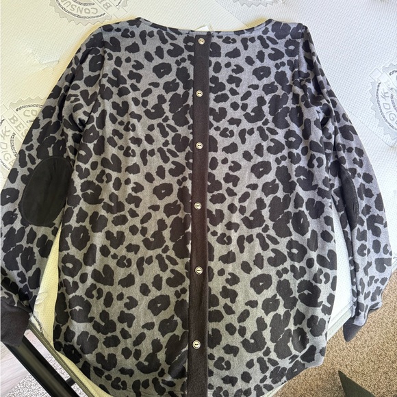 Abby Button Back Knit Top - Picture 3 of 5